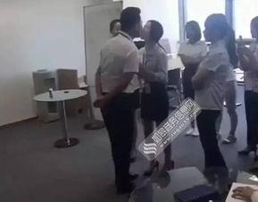老板吻女员工的胸视频,真相与争议解析”